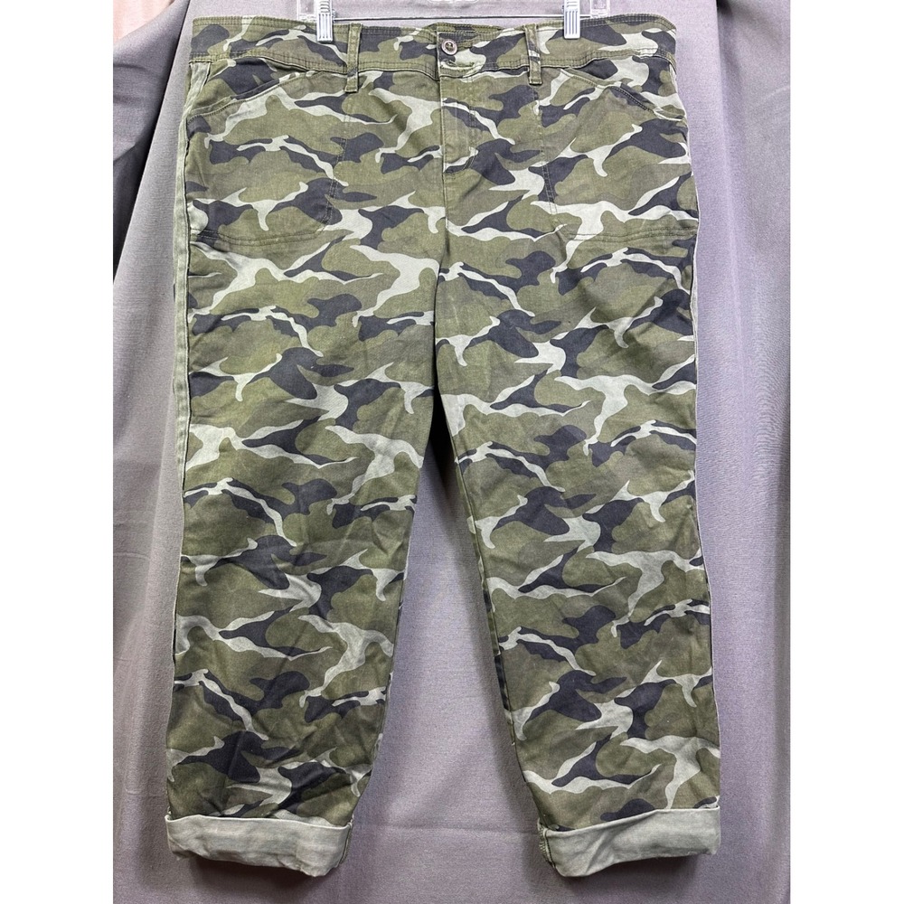 Torrid Camo Print Cropped Utility Pants Green Camouflage Size 24 Plus Size